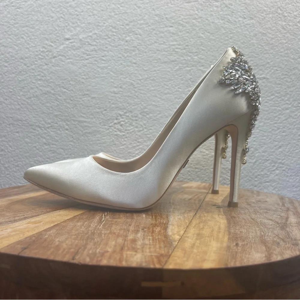 Badgley Mischka l 7.5 Gorgeous Ivory Rhinestone Embellished Bridal Wedding Heels